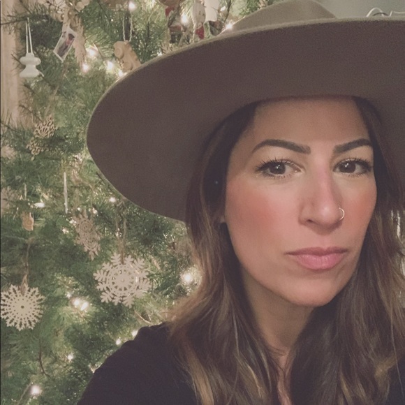 ❤💋️Meet your seller! Joanna Heart 💋❤️ - Picture 9 of 12